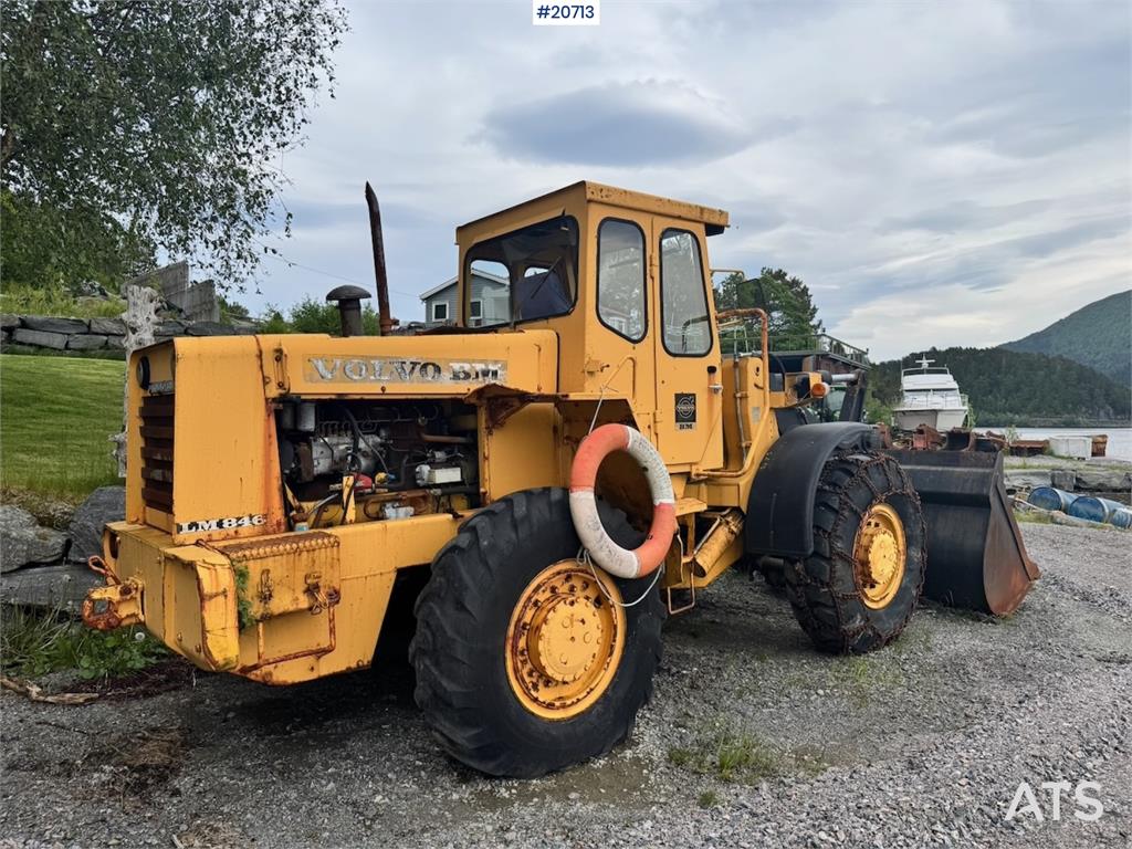 Volvo LM 846 Wheel Loader w/ Bucket. Partially Rep. Obje 1974 20713 LM 846 Wheel Loader w/ Bucket. Partially Rep. Obje 197...