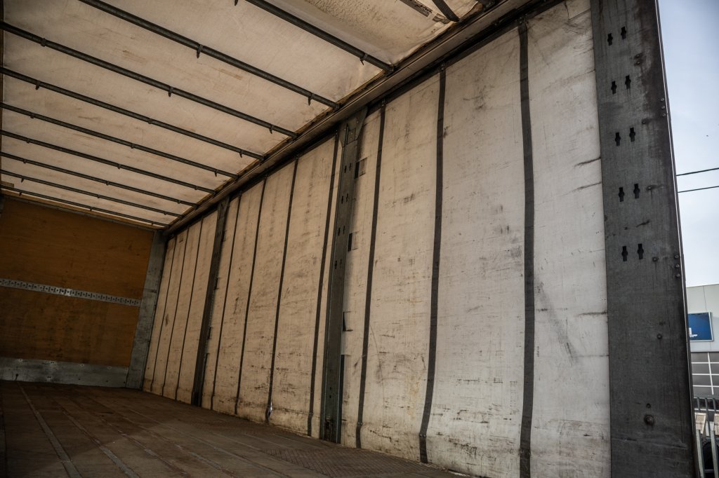 VOLVO FM330-6x2-10 pneus/tires-intarder 2011 E61441 FM330-6x2-10 pneus/tires-intarder 2011 1 image 8