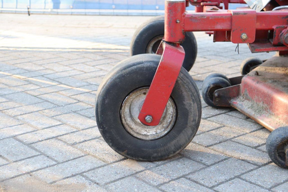 Toro Zeroturn 7000 Diesel Riding Mower 2014 2014 Zeroturn 7000 2014 1 image 15