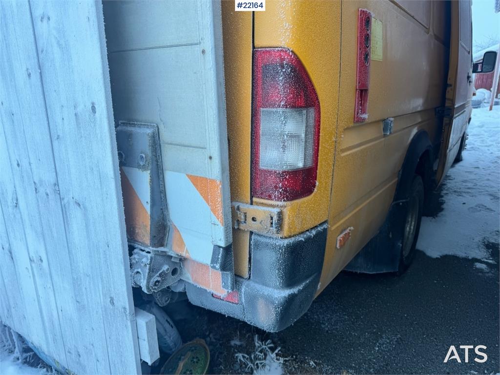 Mercedes-Benz 416 CDI Sprinter with tail lift 2005 22164 416 CDI Sprinter with tail lift 2005 1 Closed vans image 14
