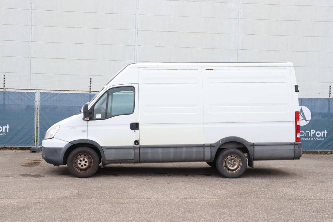 Iveco Daily 35S13 Diesel 2010 Van 2010 Daily 35S13 2010 1 image 2
