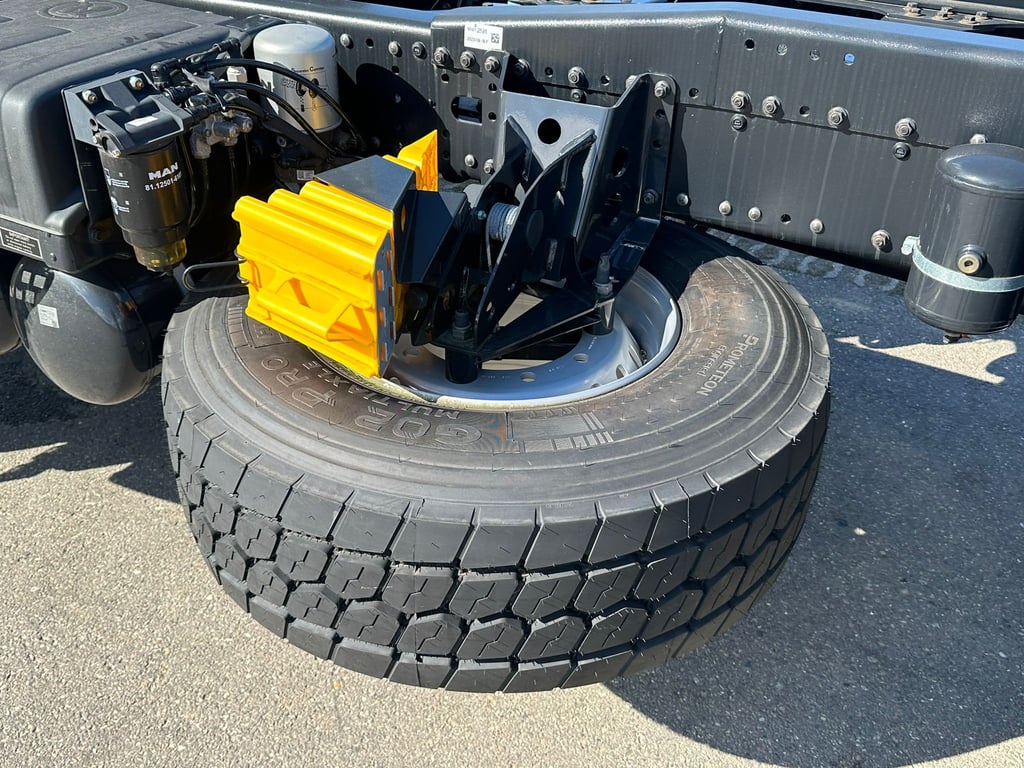 MAN TGS 33.400 BB SA 6x4 Manual 2023 00033052 TGS 33.400 BB SA 6x4 Manual 2023 0 image 15