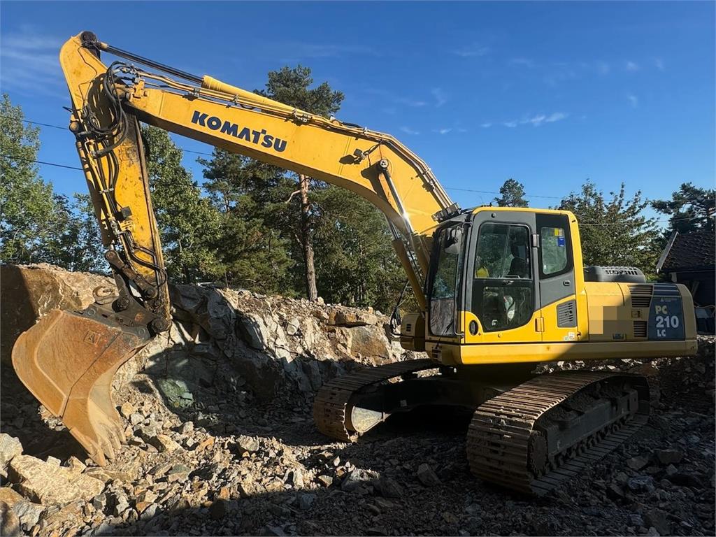 Komatsu PC210LC-8 Crawler Excavator w/ 2 Buckets, Tilt and 2013 21438 PC210LC-8 Crawler Excavator w/ 2 Buckets, Tilt and 2...