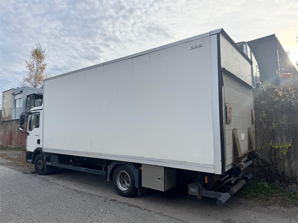 MAN TGL 8.220 4x2 Box Truck. 2011 21644 TGL 8.220 4x2 Box Truck. 2011 1 image 4