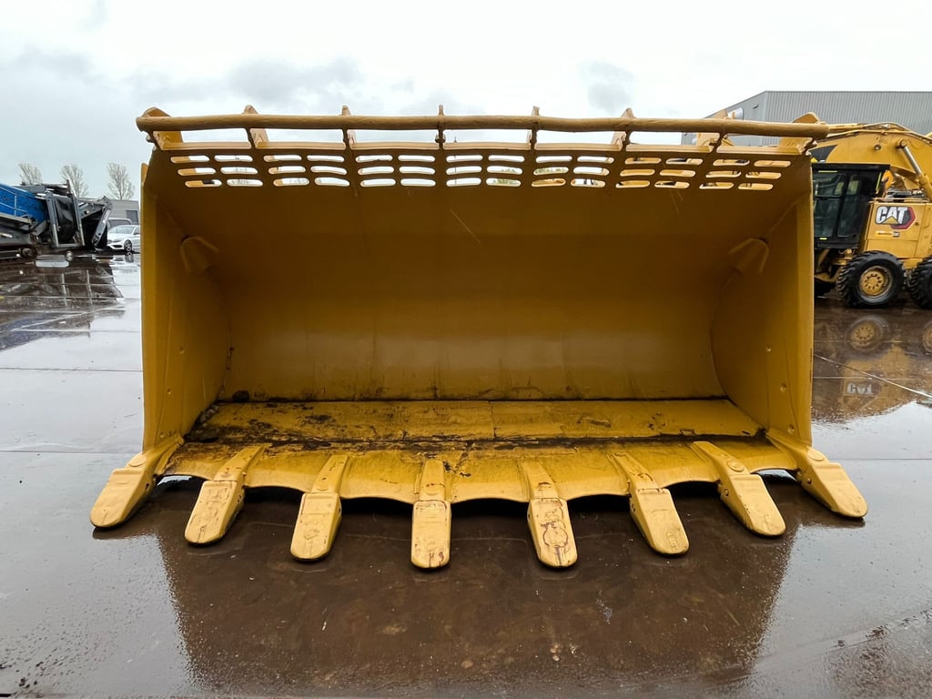Caterpillar Bucket 990 00032768 Bucket 990 1 image 6