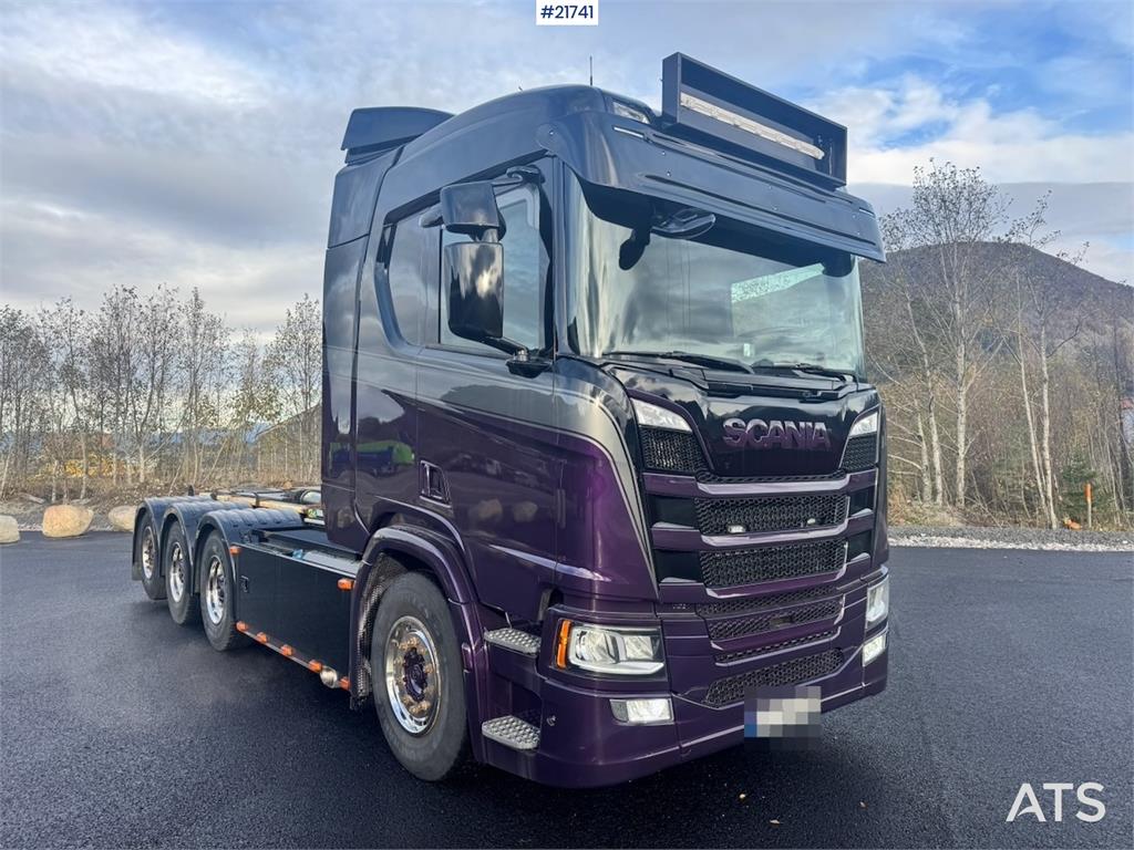 Scania R580 Tridem Hooklift w/ Crane hydraulics. Freshly 2018 21741 R580 Tridem Hooklift w/ Crane hydraulics. Freshly 2018...