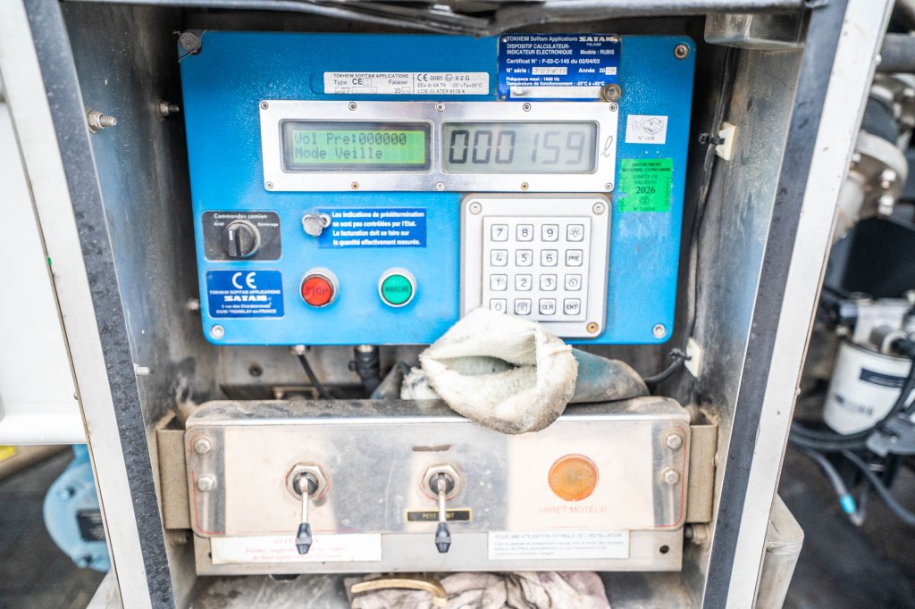 RENAULT MIDLUM 270 DXI + MAGYAR ALU 11000L+5COMP. 2007 E64987 Renault MIDLUM 270 DXI + MAGYAR ALU 11000L+5COMP. 2007 1 ima...