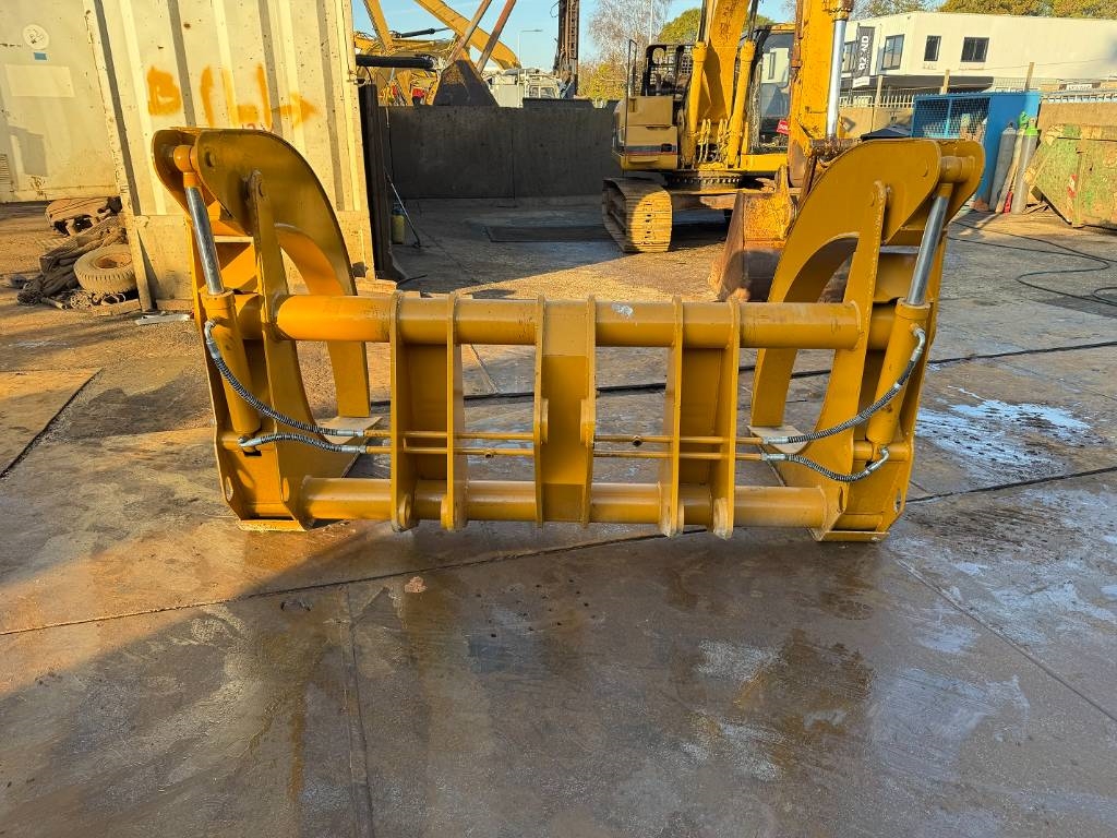 CAT 966 log forks clamp 2024 5288 CAT 966 log forks clamp 2024 1 image 4