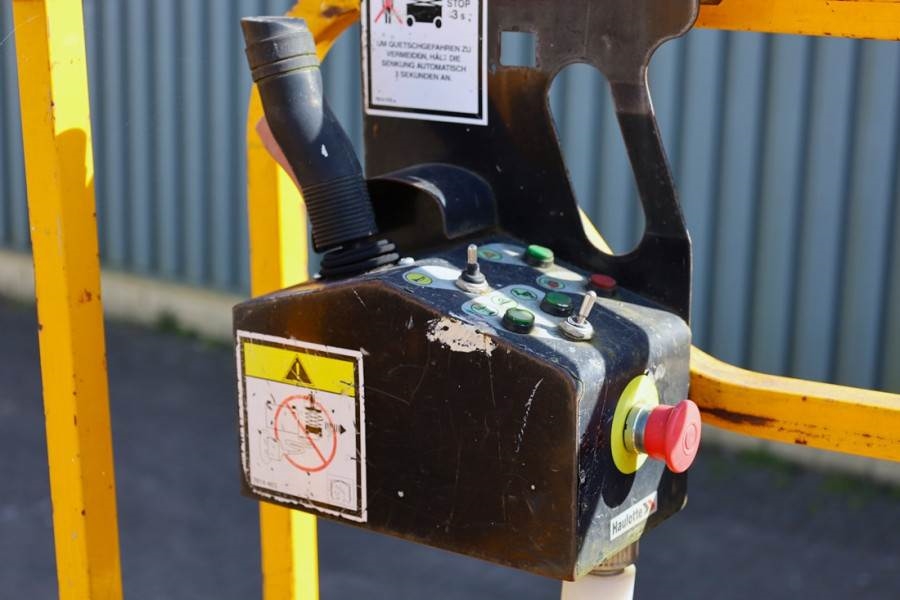 Haulotte Compact 10 Electric, 10m Working Height, 450kg Cap 2011 HAULOTTE - Compact 10 - 62352 Compact 10 Electric, 10m Wo...