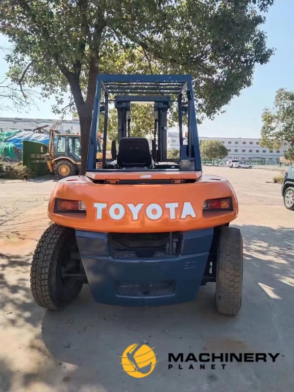 Toyota Forklift 6 Tons Good Quality For Sale 7FDA60 2019 1 Forklift image 4