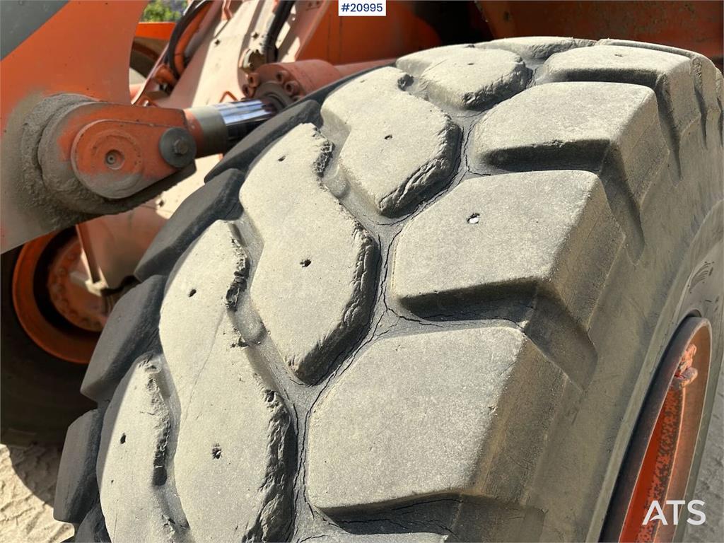 Doosan DL 450-3 wheel loader w/ bucket and scale. WATCH V 2012 20995 DL 450-3 wheel loader w/ bucket and scale. WATCH V 20...