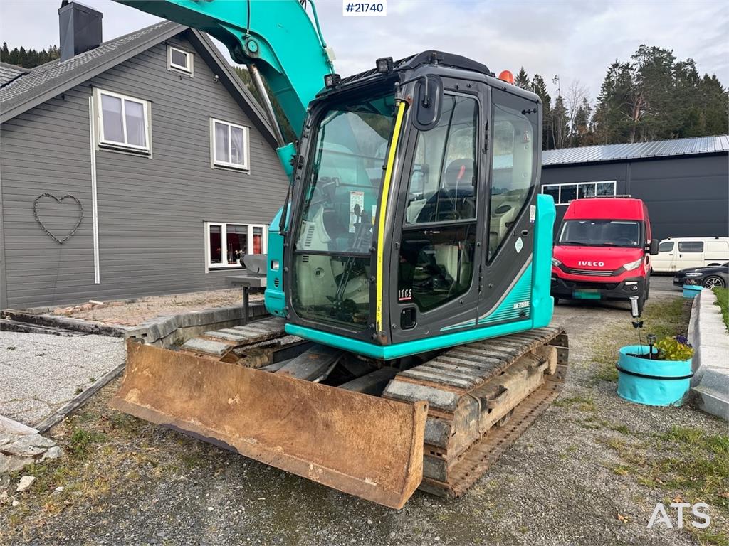 Kobelco SK75SR-3E w/ Rototilt, 2 buckets and grapple. 1850 2018 21740 SK75SR-3E w/ Rototilt, 2 buckets and grapple. 1850 2...