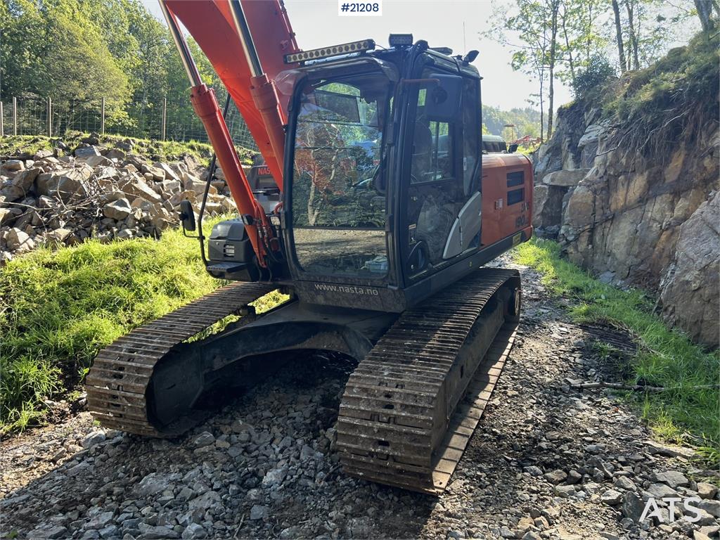 Hitachi zx190lc-5B excavator w/ rototilt, sanding bucket, 2016 21208 zx190lc-5B excavator w/ rototilt, sanding bucket, 201...