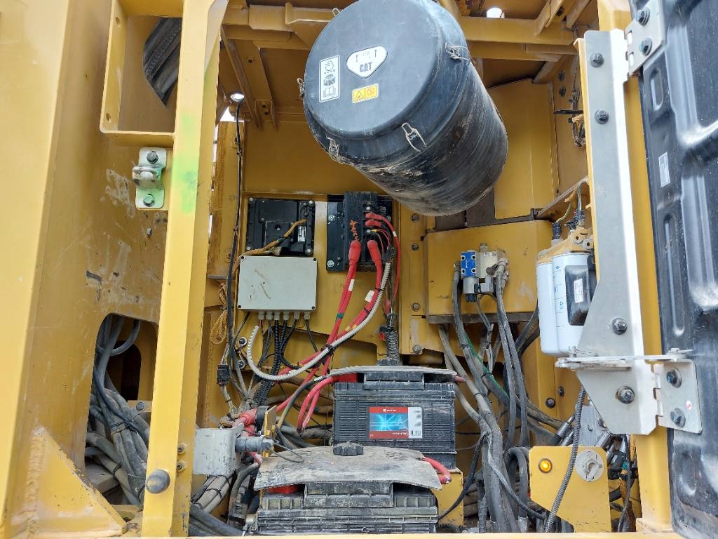 CAT 352 FL XE MHD (17m demoliton) 2016 ATR-2011 352 FL XE MHD (17m demoliton) 2016 1 Crawler Excavators image 13