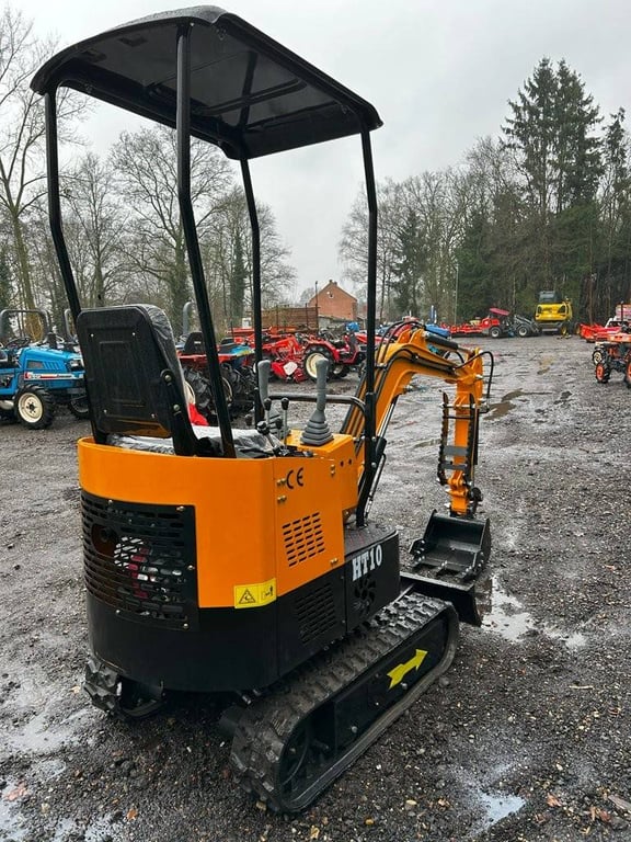 Mini excavator Beartrac HT10 Diesel 9.5 hp 2024 New with thumb 2024 Beartrac HT10 2024 0 image 3