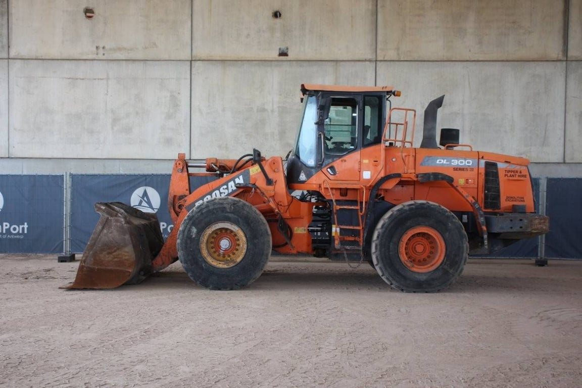Wheel loader Doosan DL300 Series III Diesel 22kW 2014 2014 DL300 Series III 2014 1 image 2