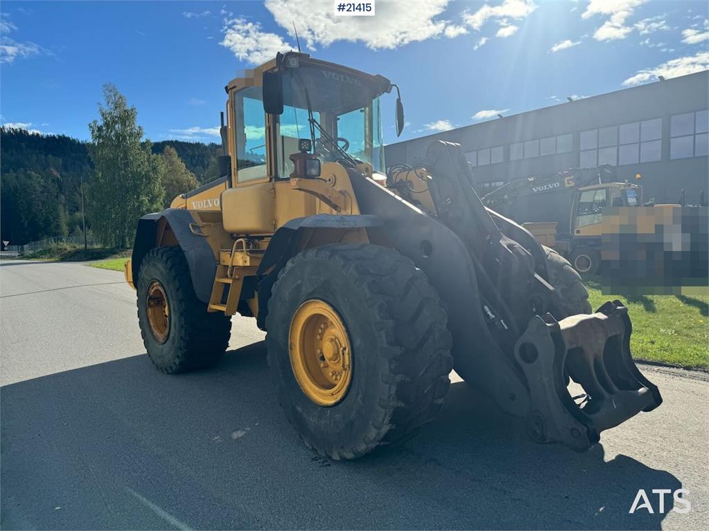 Volvo L110E Wheel Loader w/ Bucket WATCH VIDEO 2004 21415 L110E Wheel Loader w/ Bucket WATCH VIDEO 2004 1 Wheel Loaders im...