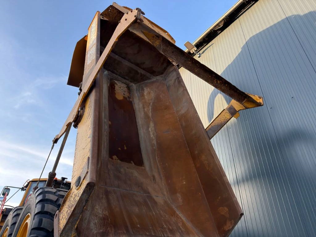 Volvo A25G | 95% good Bridgestone tires 2015 211069 A25G | 95% good Bridgestone tires 2015 1 image 12