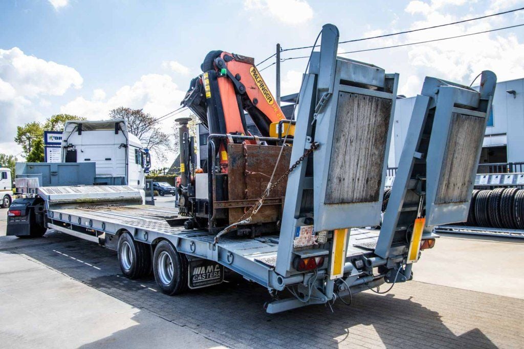 CASTERA CRANE/KRAN/GRUE-PALFINGER 22002 (2xHydr.) 2011 E51044 Castera CRANE/KRAN/GRUE-PALFINGER 22002 (2xHydr.) 2011 1 Cra...