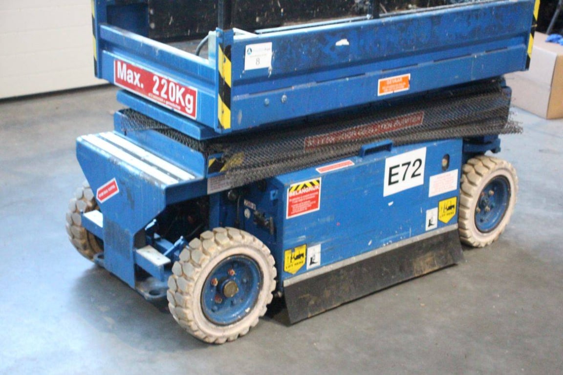 Scissor lift Holland Lift MINISTAR Z-45EL8 Electric 6.5m 2000 2000 Holland lift MINISTAR Z-45EL8 2000 1 Scissor Lifts image 9