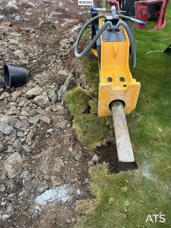 Danda D&A150DX spike hammer (1231 kg) w/ s60 attac 2022 20392 Danda D&A150DX spike hammer (1231 kg) w/ s60 attac 2022 1 im...