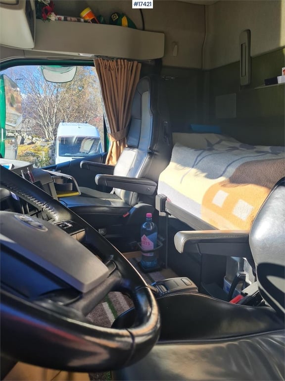 Volvo FH 8x4 Chassis SEE VIDEO 2017 17421 FH 8x4 Chassis SEE VIDEO 2017 1 image 8