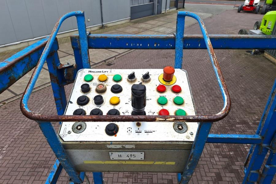 Holland Lift Megastar G-300DL30/S Diesel, 4x4x4 Drive, 33.5m Wo 2003 HOLLAND LIFT - Megastar G-300DL30/S - 90373 Holland l...