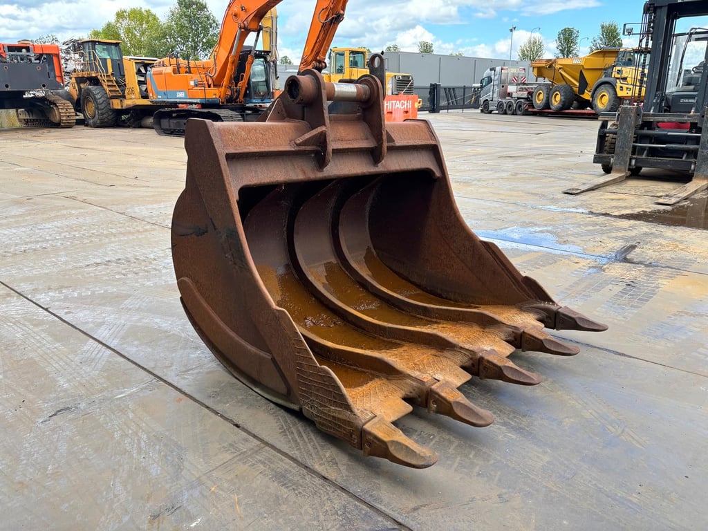 Caterpillar Bucket Cat 365/374 70001922 Bucket Cat 365/374 1 image 6