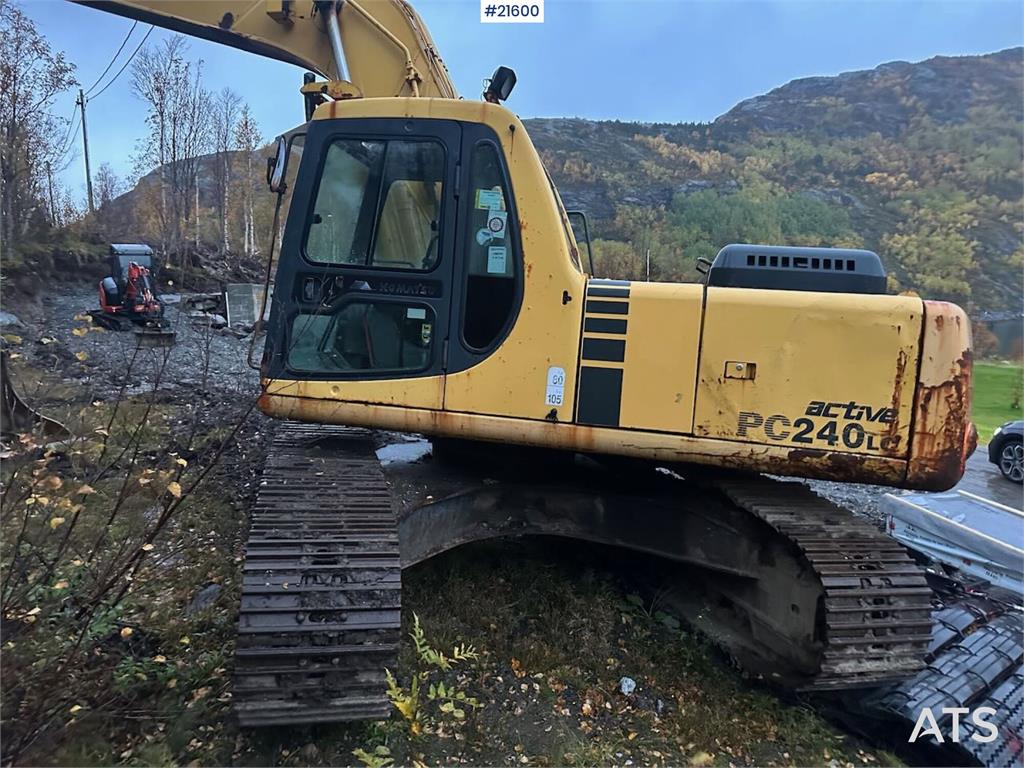 Komatsu PC240LC excavator. WATCH VIDEO. 2000 21600 PC240LC excavator. WATCH VIDEO. 2000 1 Crawler Excavators image 5
