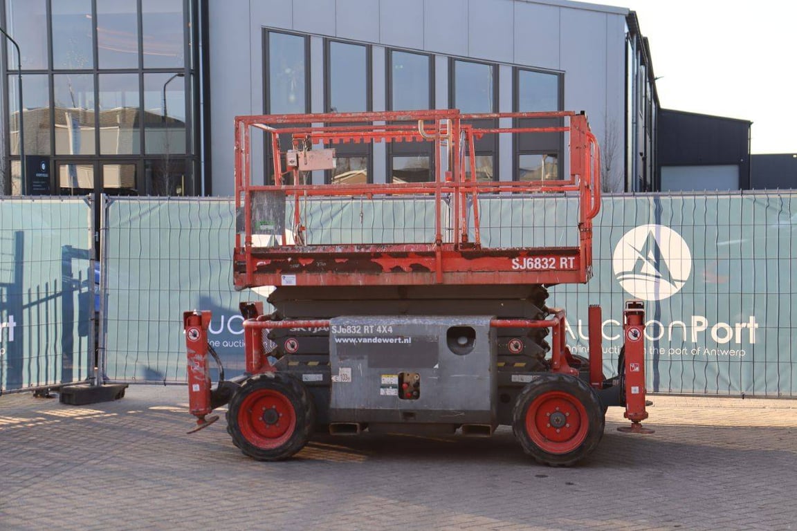 Scissor lift Skyjack SJ6832RT Diesel 12m 2015 2015 SJ6832RT 2015 1 Scissor Lifts image 3