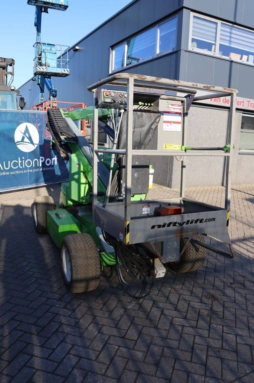 Niftylift HR12NDE Electric + Diesel Articulated Boom Lift 2015 2015 Niftylift HR12NDE 2015 1 image 8