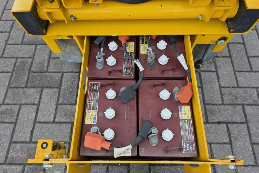 Haulotte Compact 8 Electric, 8.2m Working Height, 350kg Cap 2011 HAULOTTE - Compact 8 - 61869 Compact 8 Electric, 8.2m Wor...