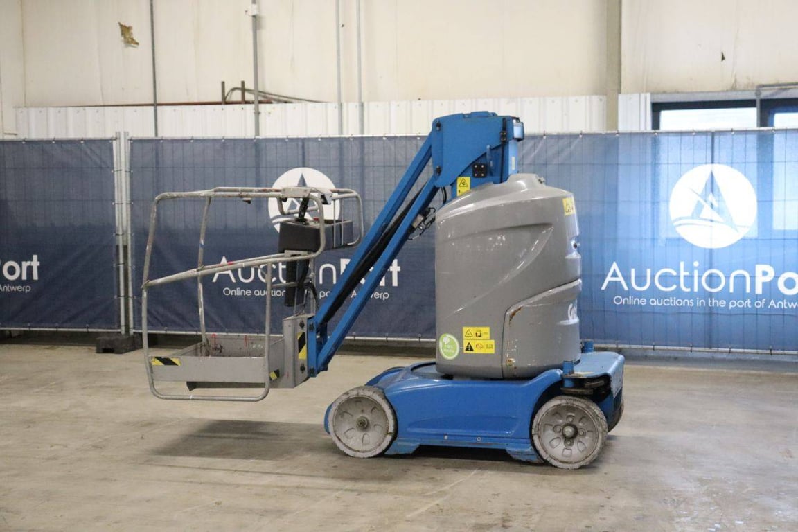 Genie GR26J Electric Mast Lift 9.90m 2016 2016 GR26J 2016 1 image 3