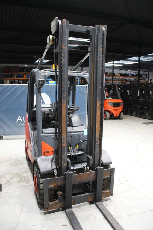 Forklift Linde H30T-02 LPG 3000kg 2014 2014 H30T-02 2014 1 Forklift image 6