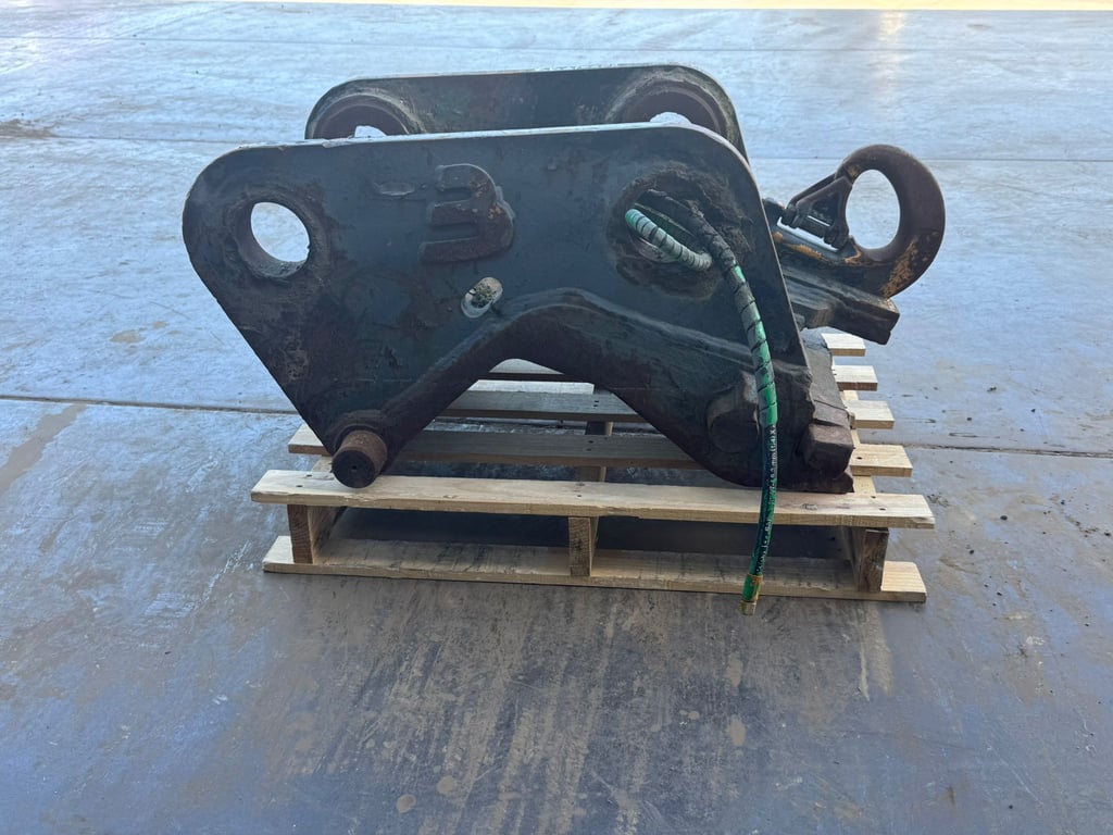 Hydraulic quick coupler CW30 excavator 70001793 Hydraulic quick coupler CW30 excavator 1 image 8