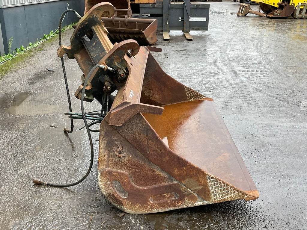 Verachtert tilting bucket CW-40 bucket witdh: 2400mm 70001956 Verachtert tilting bucket CW-40 bucket witdh: 2400mm 1 image 6