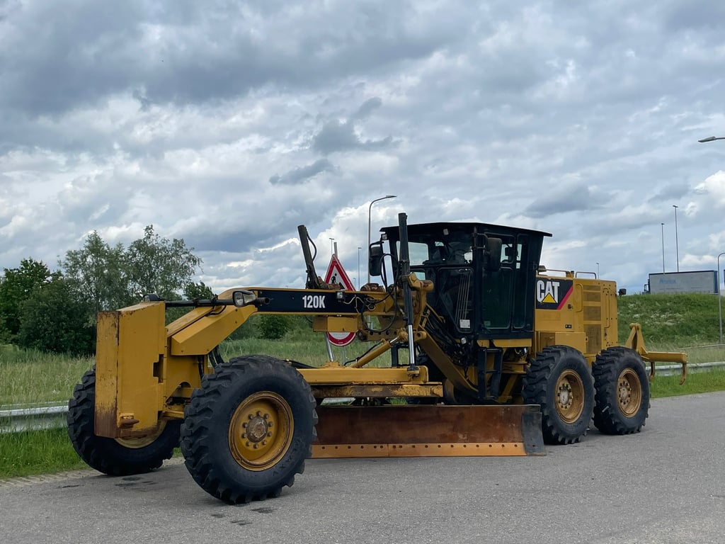 Caterpillar 120K | NEW TIRES 2018 00032807 120K | NEW TIRES 2018 1 image 2