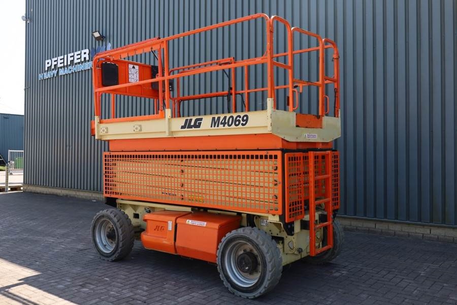 JLG M4069 Hybrid, 14.2m Working Height, 360kg Capacity 2013 JLG - M4069 - 90074 M4069 Hybrid, 14.2m Working Height, 360kg ...