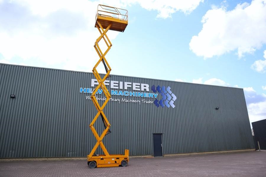 Haulotte Compact 12 Electric, 12m Working Height, 300kg Cap 2011 HAULOTTE - Compact 12 - 63260 Compact 12 Electric, 12m Wo...