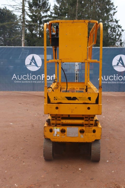 Scissor lift Haulotte Compact 8 Electric 8m 2012 2012 Compact 8 2012 1 Scissor Lifts image 5