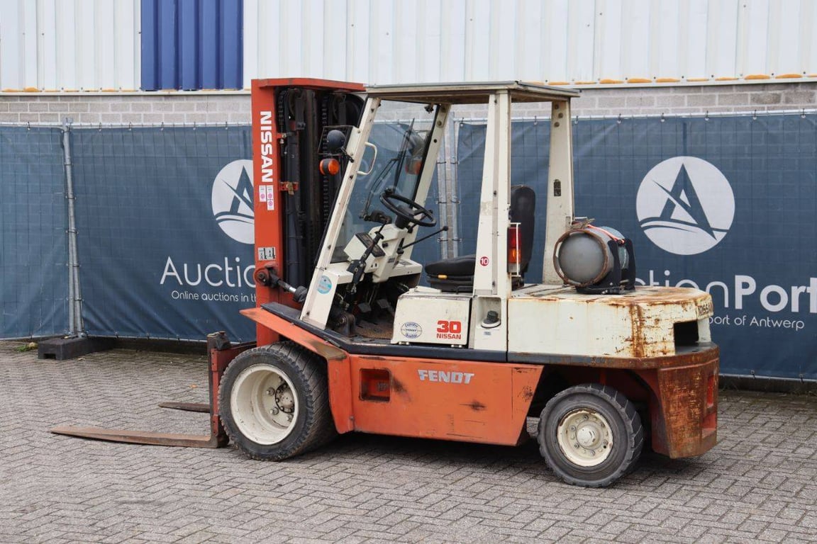 Forklift Nissan 30 LPG 1991 RHG02 A 30U 1991 1 Forklift image 3