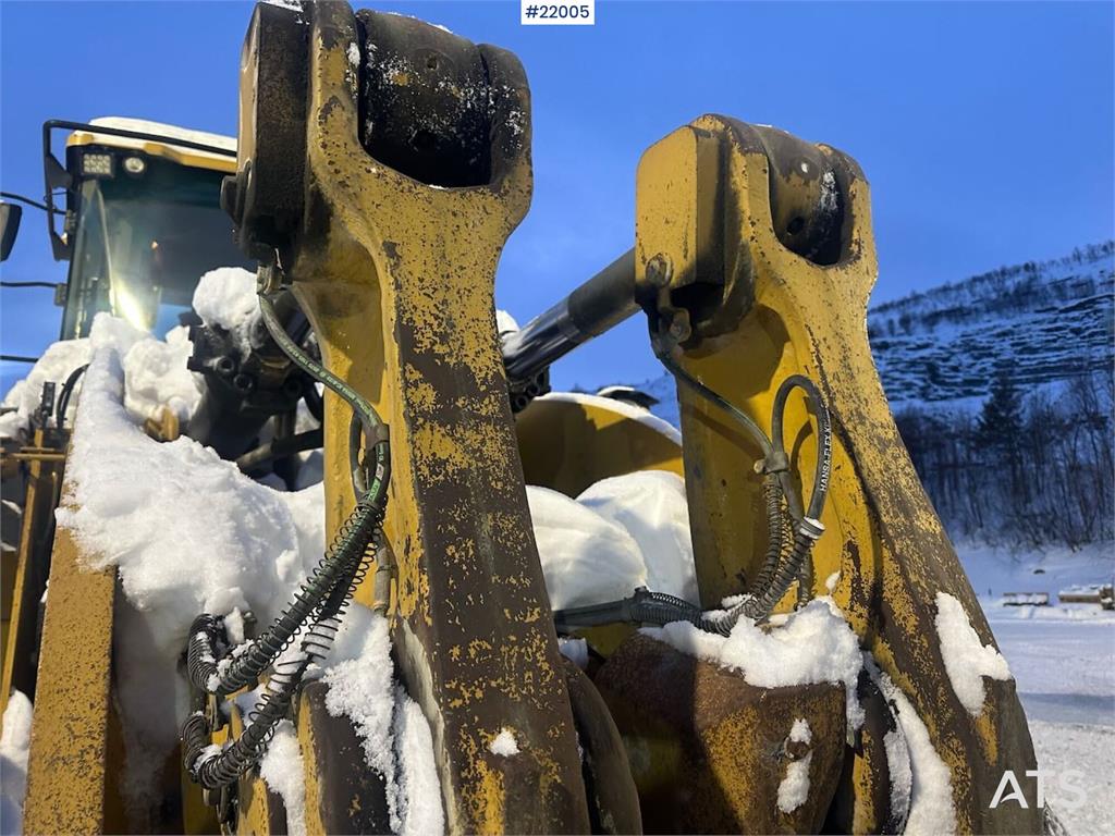CAT 980M wheel loader w/ bucket. WATCH VIDEO. 2016 22005 980M wheel loader w/ bucket. WATCH VIDEO. 2016 1 Wheel Loaders im...