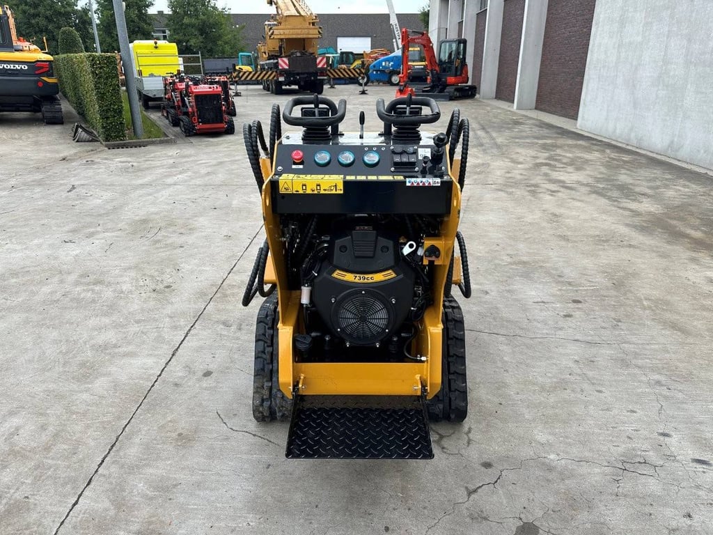 Skid Steer Loader AGT MX-CRT23 Petrol 2025 with Pelican Bucket GIYI X-PG44C New 2025 AGT Industrial MX-CRT23 2025 0 image 5