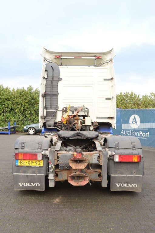 Chassis Cabin Volvo FM9 4X2T FAL6.7 RAD-A4 Diesel 2002 2002 FM9 4X2T FAL6.7 RAD-A4 2002 1 image 4