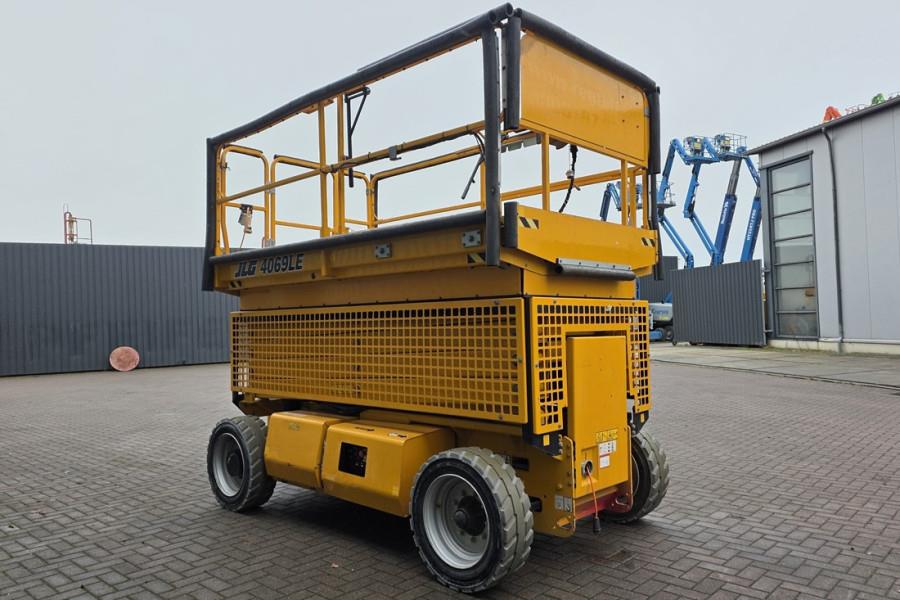 JLG 4069LE Electric, 14.2m Working Height, 360kg Capac 2015 JLG - 4069LE - 90381 4069LE Electric, 14.2m Working Height, 36...