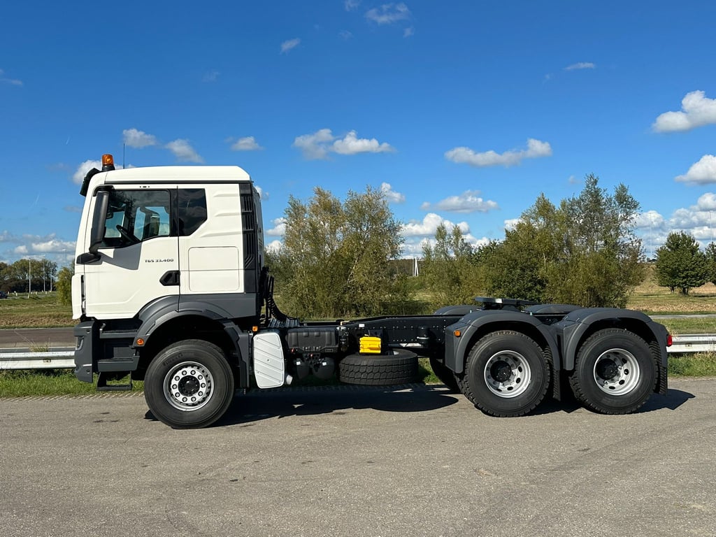 MAN TGS 33.400 BB SA 6x4 Manual 2023 00033052 TGS 33.400 BB SA 6x4 Manual 2023 0 image 2