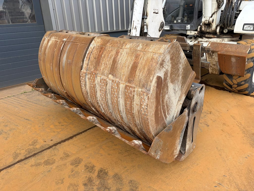 Mecalac 12MTX incl. 5 x bucket 2013 00033692 Mecalac 12MTX incl. 5 x bucket 2013 1 image 11