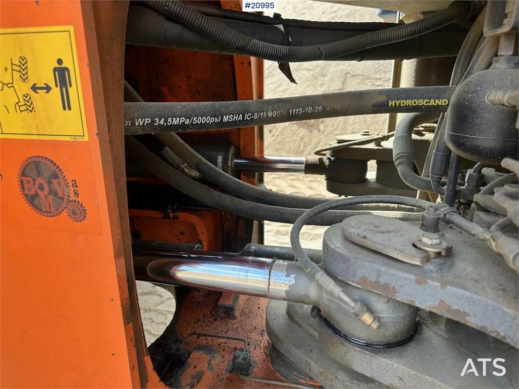 Doosan DL 450-3 wheel loader w/ bucket and scale. WATCH V 2012 20995 DL 450-3 wheel loader w/ bucket and scale. WATCH V 20...