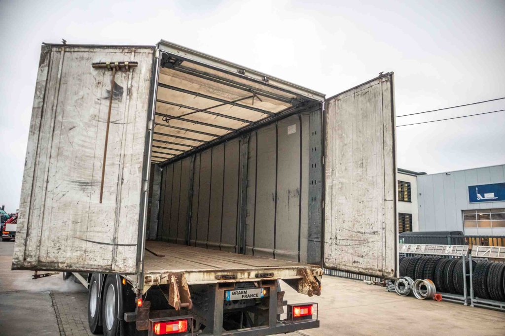 VOLVO FM 330+10 pneus/tires-intarder 2010 E63037 FM 330+10 pneus/tires-intarder 2010 1 image 6