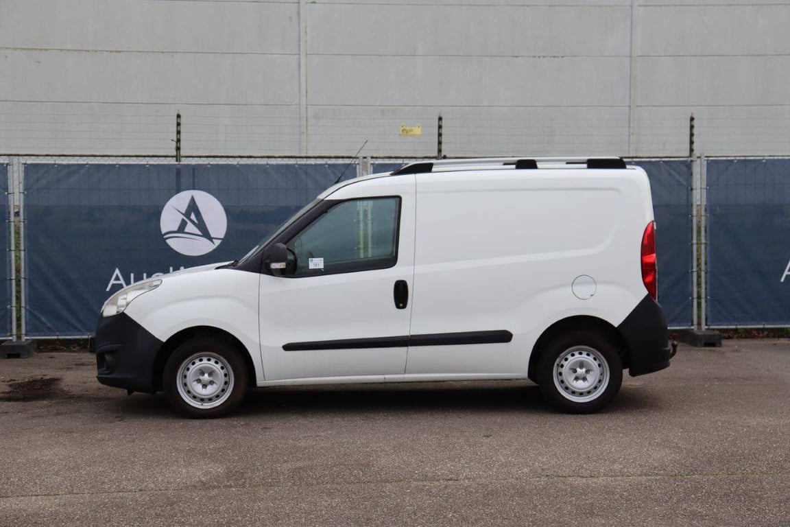 Opel COMBO VAN Diesel 2015 2015 Opel Combo van 2015 1 image 2
